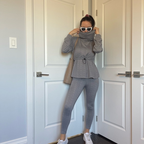 Two piece leggings and turtle neck - Picture 5 of 13